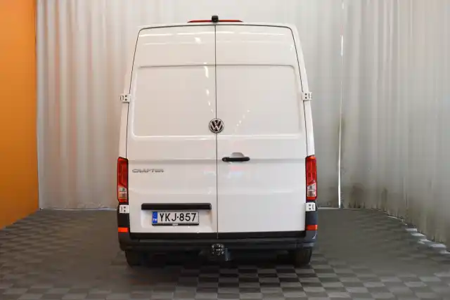 Valkoinen Pakettiauto, Volkswagen Crafter – YKJ-857