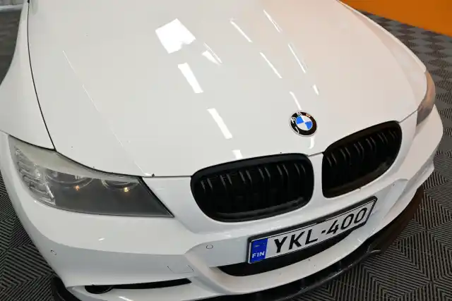 Valkoinen Farmari, BMW 325 – YKL-400