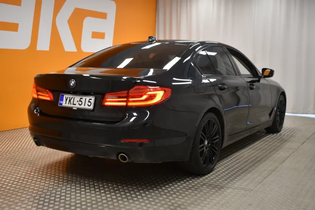 Musta Sedan, BMW 530 – YKL-515