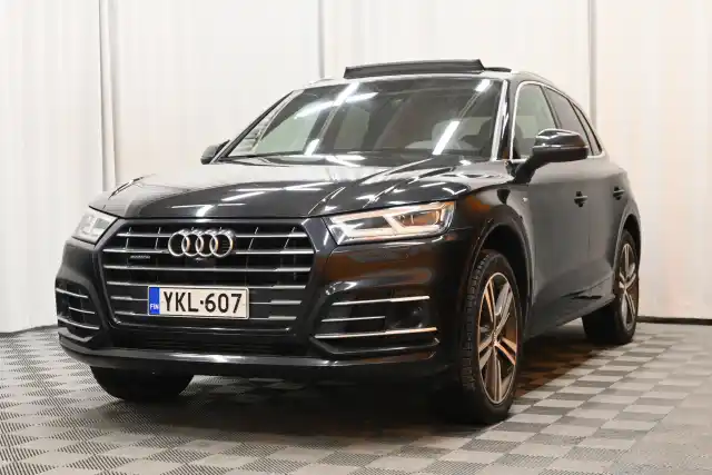 Musta Maastoauto, Audi Q5 – YKL-607