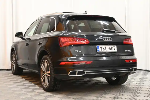 Musta Maastoauto, Audi Q5 – YKL-607