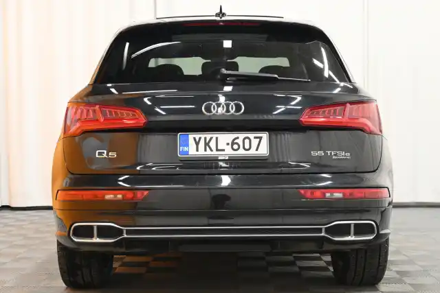 Musta Maastoauto, Audi Q5 – YKL-607