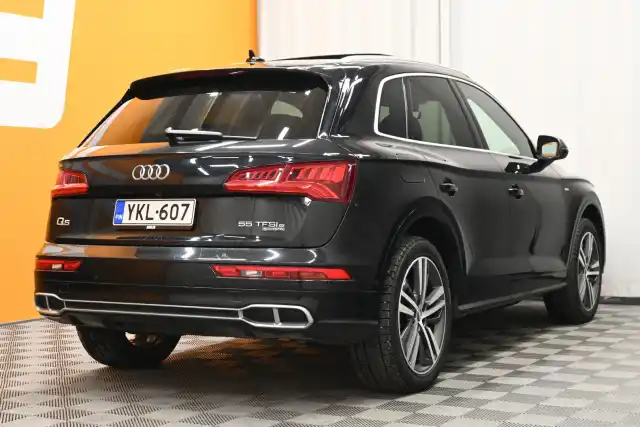 Musta Maastoauto, Audi Q5 – YKL-607