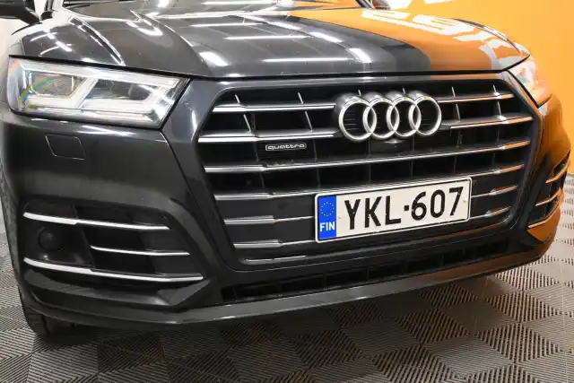 Musta Maastoauto, Audi Q5 – YKL-607