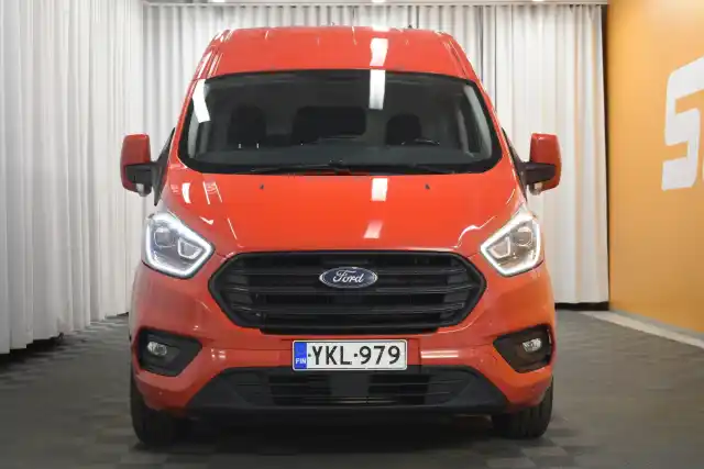 Punainen Pakettiauto, Ford Transit Custom – YKL-979