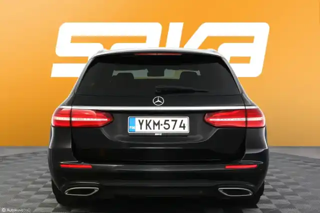 Musta Farmari, Mercedes-Benz E – YKM-574