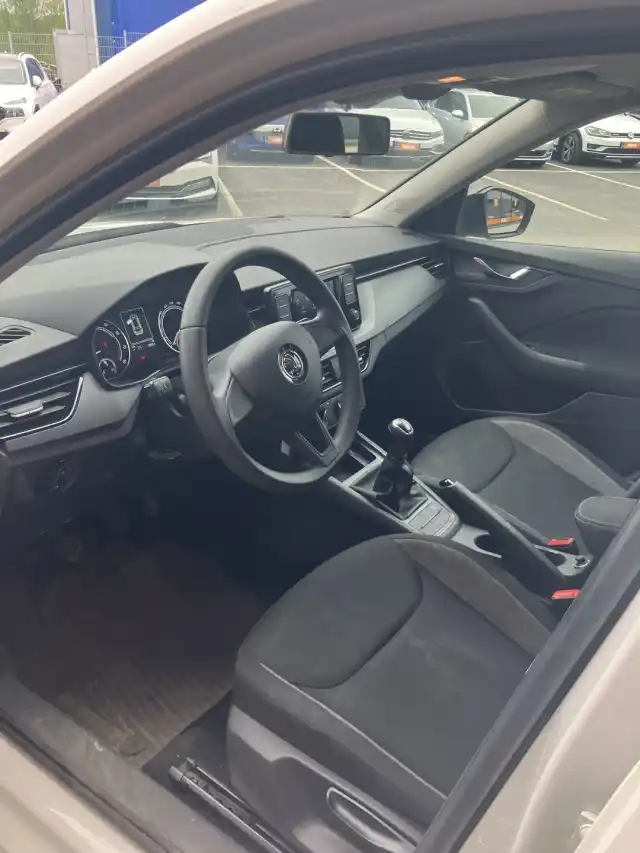 Valkoinen Viistoperä, Skoda Kamiq – YKM-739