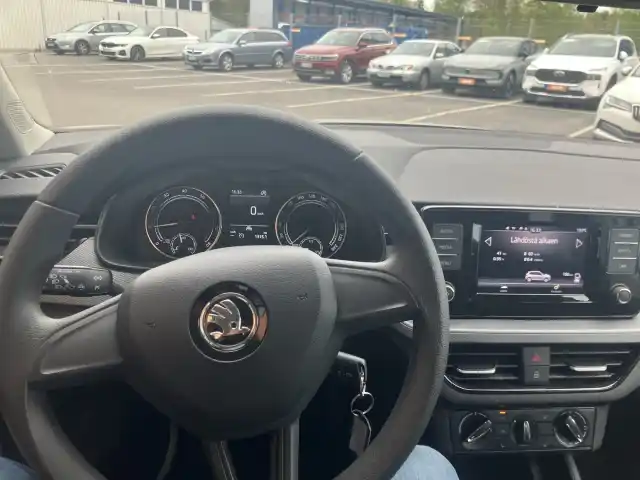 Valkoinen Viistoperä, Skoda Kamiq – YKM-739