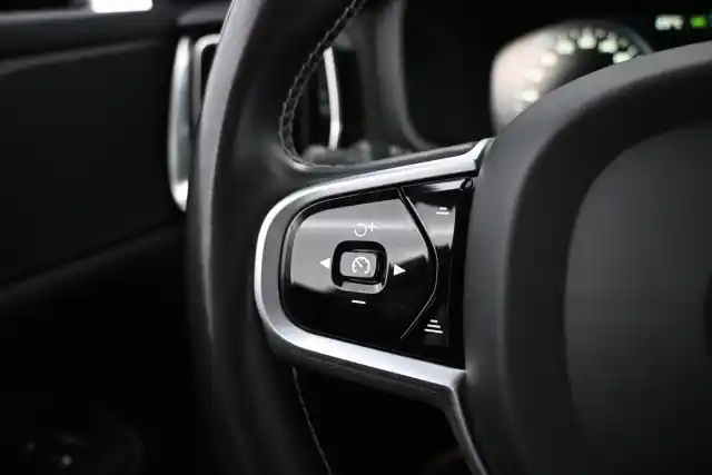 Musta Farmari, Volvo V60 – YKM-983