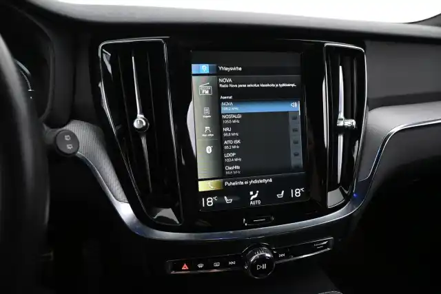Musta Farmari, Volvo V60 – YKM-983