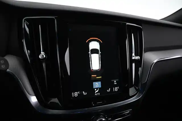 Musta Farmari, Volvo V60 – YKM-983