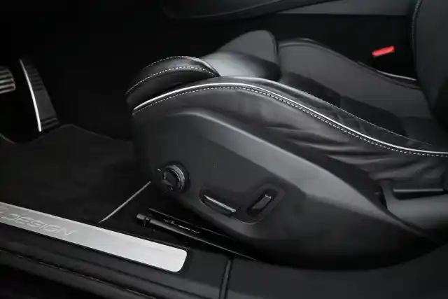 Musta Farmari, Volvo V60 – YKM-983