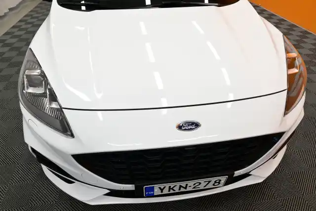 Valkoinen Maastoauto, Ford Kuga – YKN-278