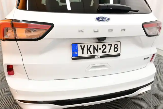 Valkoinen Maastoauto, Ford Kuga – YKN-278