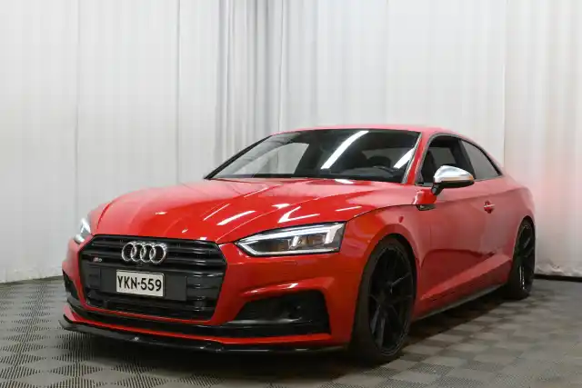 Punainen Coupe, Audi S5 – YKN-559