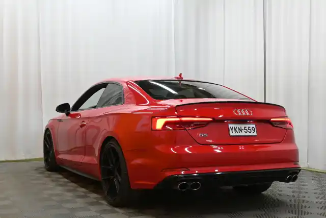 Punainen Coupe, Audi S5 – YKN-559