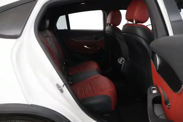 Valkoinen Maastoauto, Mercedes-Benz GLC – YKN-974