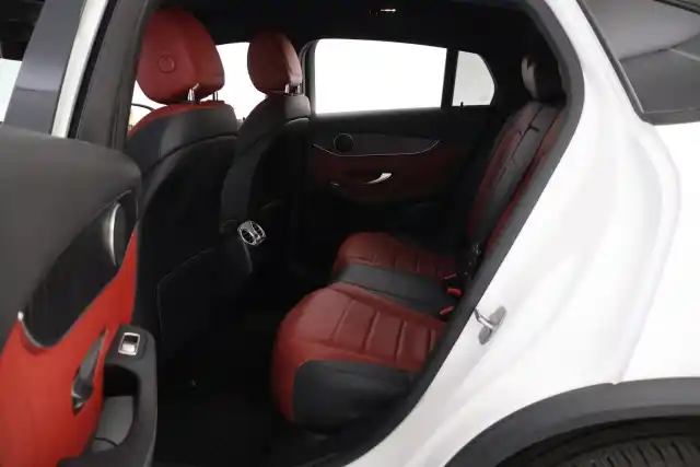 Valkoinen Maastoauto, Mercedes-Benz GLC – YKN-974
