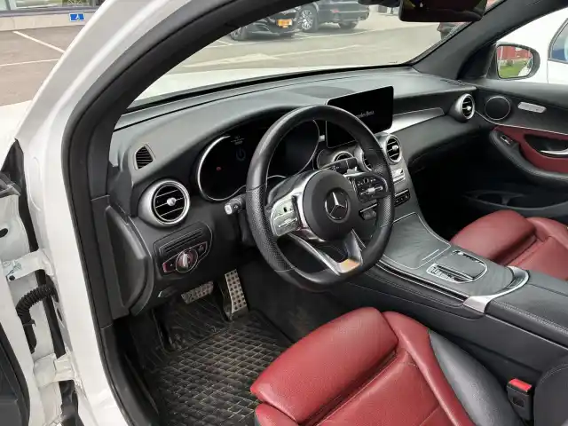 Valkoinen Maastoauto, Mercedes-Benz GLC – YKN-974