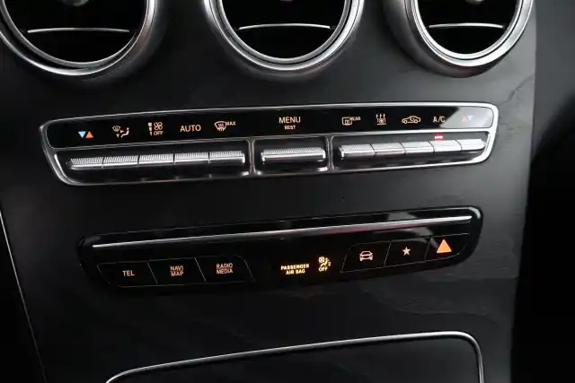 Valkoinen Maastoauto, Mercedes-Benz GLC – YKN-974