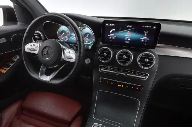 Valkoinen Maastoauto, Mercedes-Benz GLC – YKN-974
