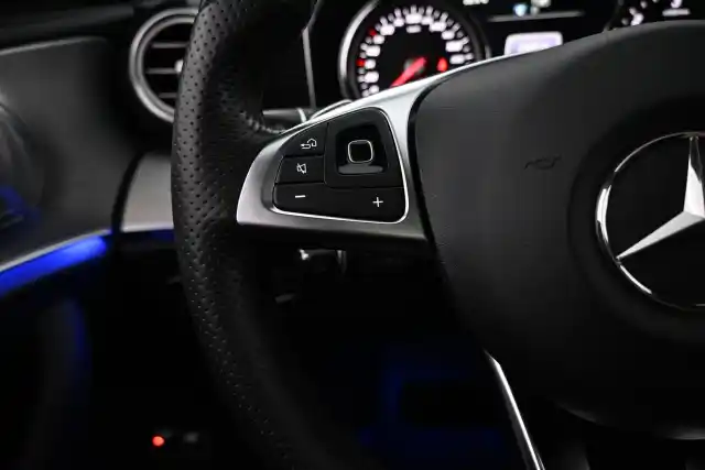 Valkoinen Farmari, Mercedes-Benz E – YKO-130
