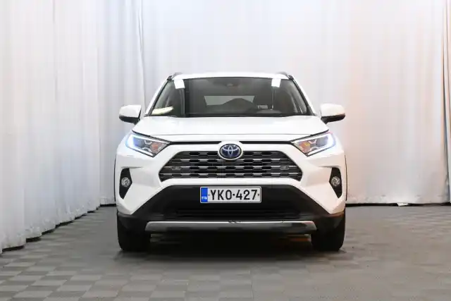 Valkoinen Maastoauto, Toyota RAV4 – YKO-427