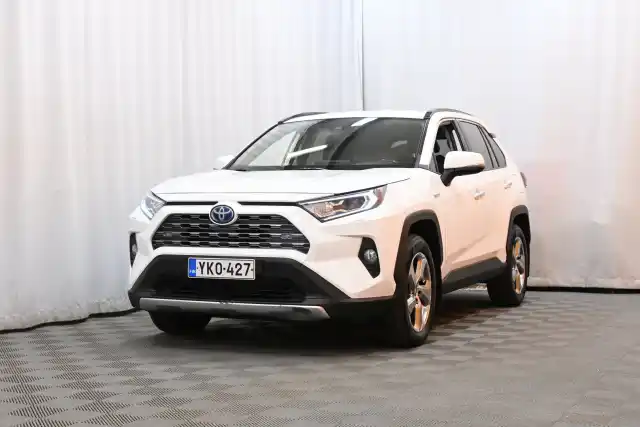 Valkoinen Maastoauto, Toyota RAV4 – YKO-427