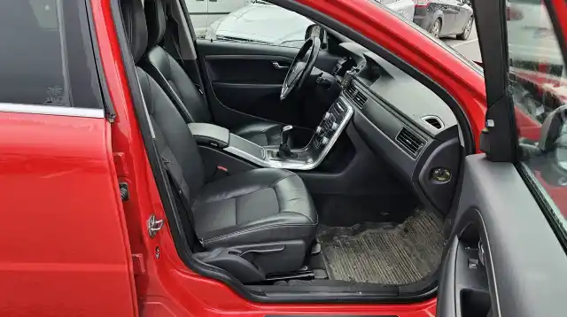 Punainen Farmari, Volvo V70 – YKO-525
