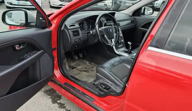 Punainen Farmari, Volvo V70 – YKO-525