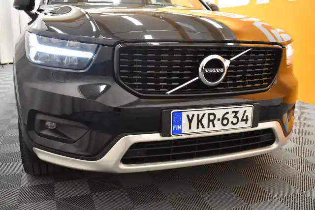 Musta Maastoauto, Volvo XC40 – YKR-634