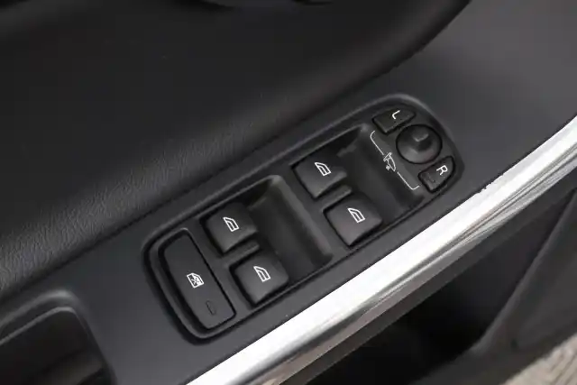 Valkoinen Farmari, Volvo V60 – YKR-836