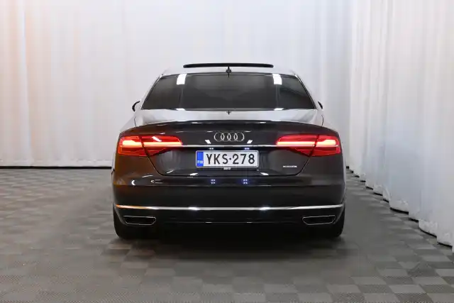 Musta Sedan, Audi A8 – YKS-278