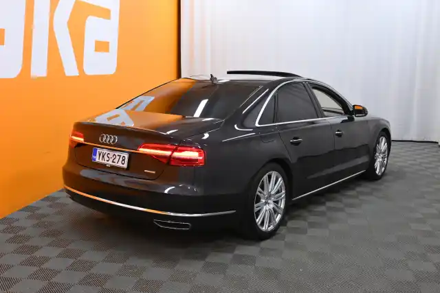 Musta Sedan, Audi A8 – YKS-278