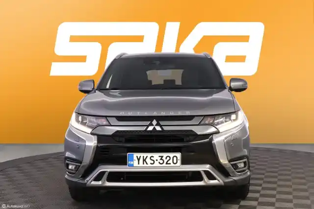 Harmaa Maastoauto, Mitsubishi Outlander PHEV – YKS-320
