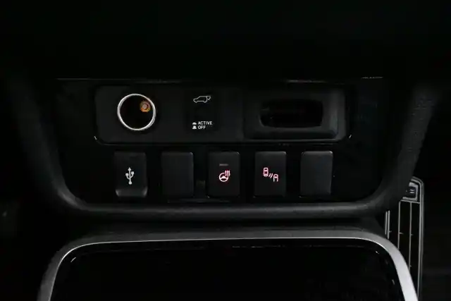 Harmaa Maastoauto, Mitsubishi Outlander PHEV – YKS-320