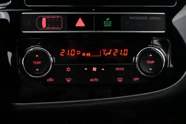 Harmaa Maastoauto, Mitsubishi Outlander PHEV – YKS-320