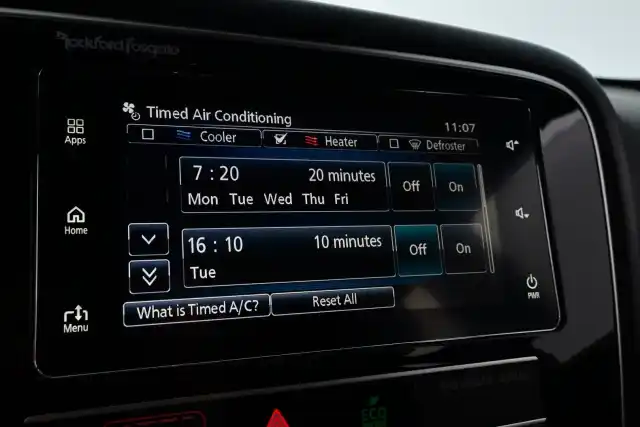 Harmaa Maastoauto, Mitsubishi Outlander PHEV – YKS-320