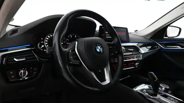 Musta Farmari, BMW 520 – YKS-346