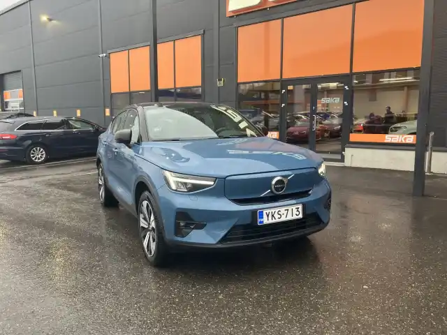 Sininen Maastoauto, Volvo C40 – YKS-713