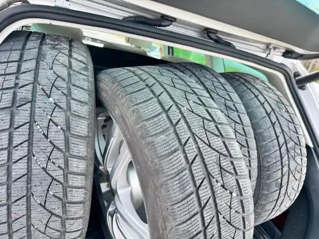 Harmaa Farmari, Volkswagen Passat – YKS-826