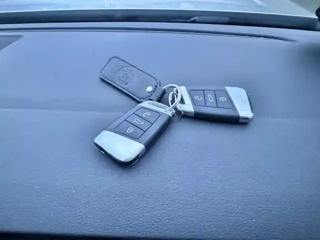 Harmaa Farmari, Volkswagen Passat – YKS-826