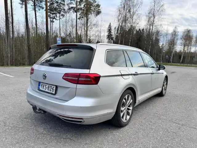 Harmaa Farmari, Volkswagen Passat – YKS-826