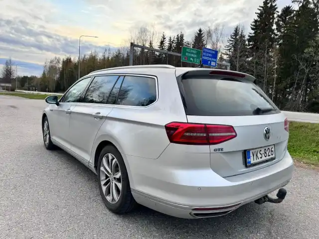 Harmaa Farmari, Volkswagen Passat – YKS-826