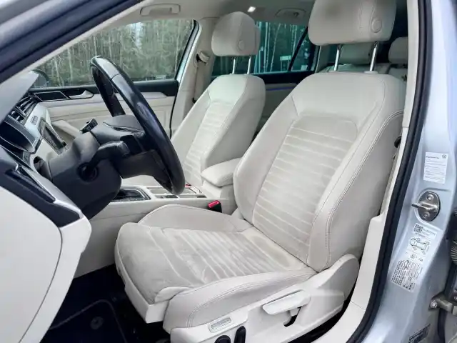 Harmaa Farmari, Volkswagen Passat – YKS-826