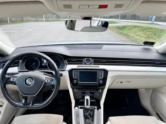 Harmaa Farmari, Volkswagen Passat – YKS-826