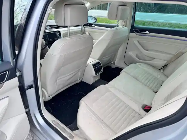 Harmaa Farmari, Volkswagen Passat – YKS-826