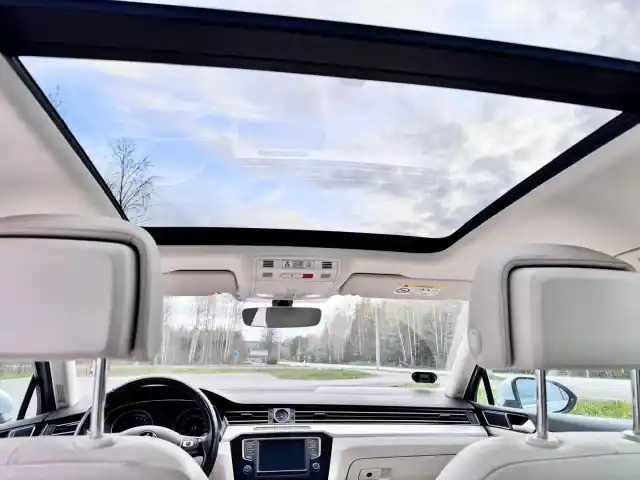 Harmaa Farmari, Volkswagen Passat – YKS-826