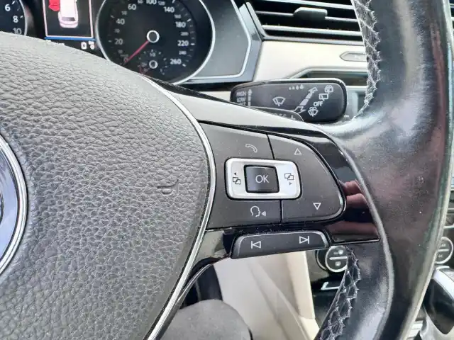 Harmaa Farmari, Volkswagen Passat – YKS-826