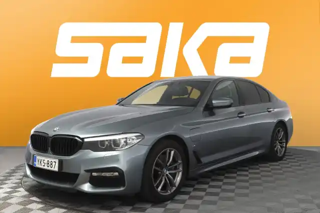 Sininen Sedan, BMW 530 – YKS-887